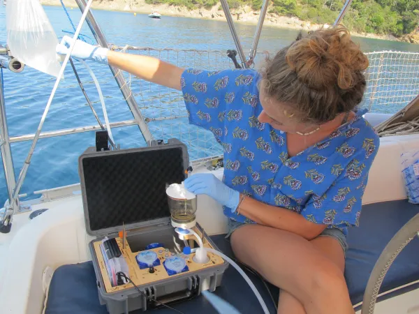 Zoe╠&uuml;_Instruments-aether-vela lab.JPG